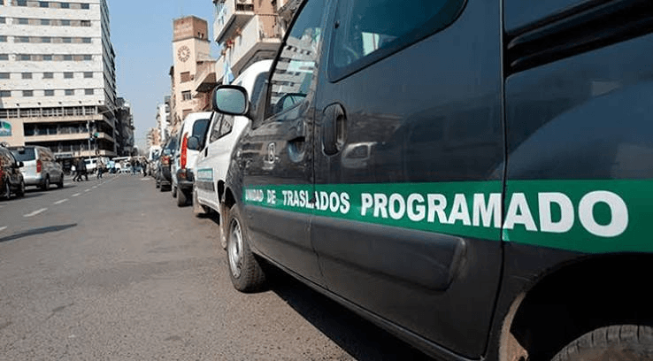 Lateral de una Kangoo con la identificación de traslado programado
